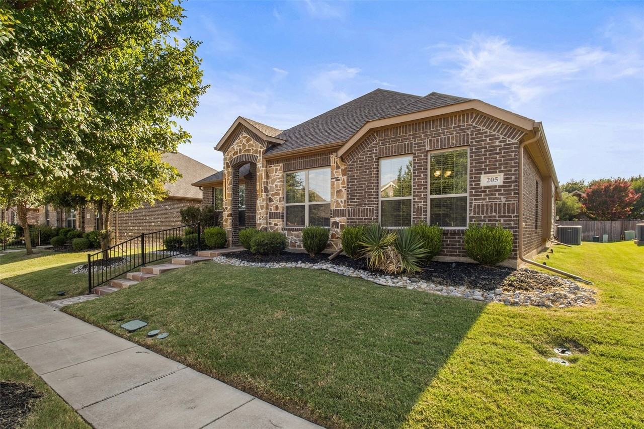 205 Melody Way - Photo 2 of 29