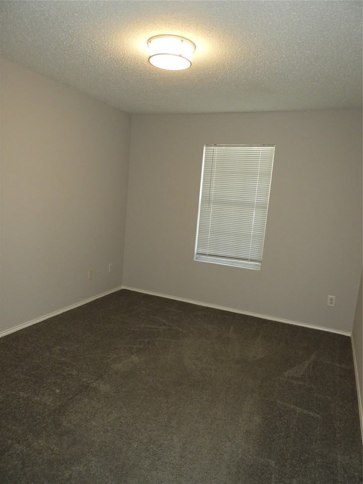 9508 Woodrow Wilson Dr - Photo 7 of 10