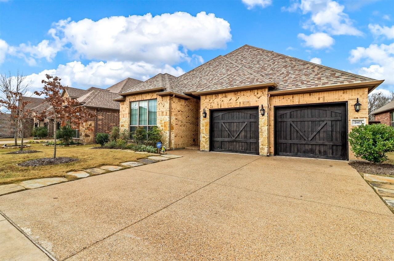 1603 Trowbridge Cir