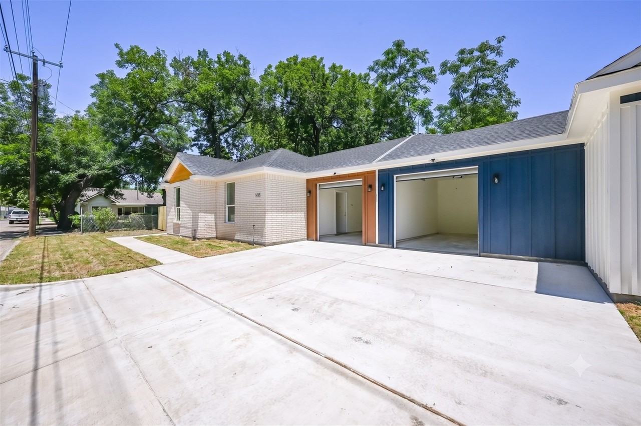 4418 Myrtle St - Photo 2 of 9
