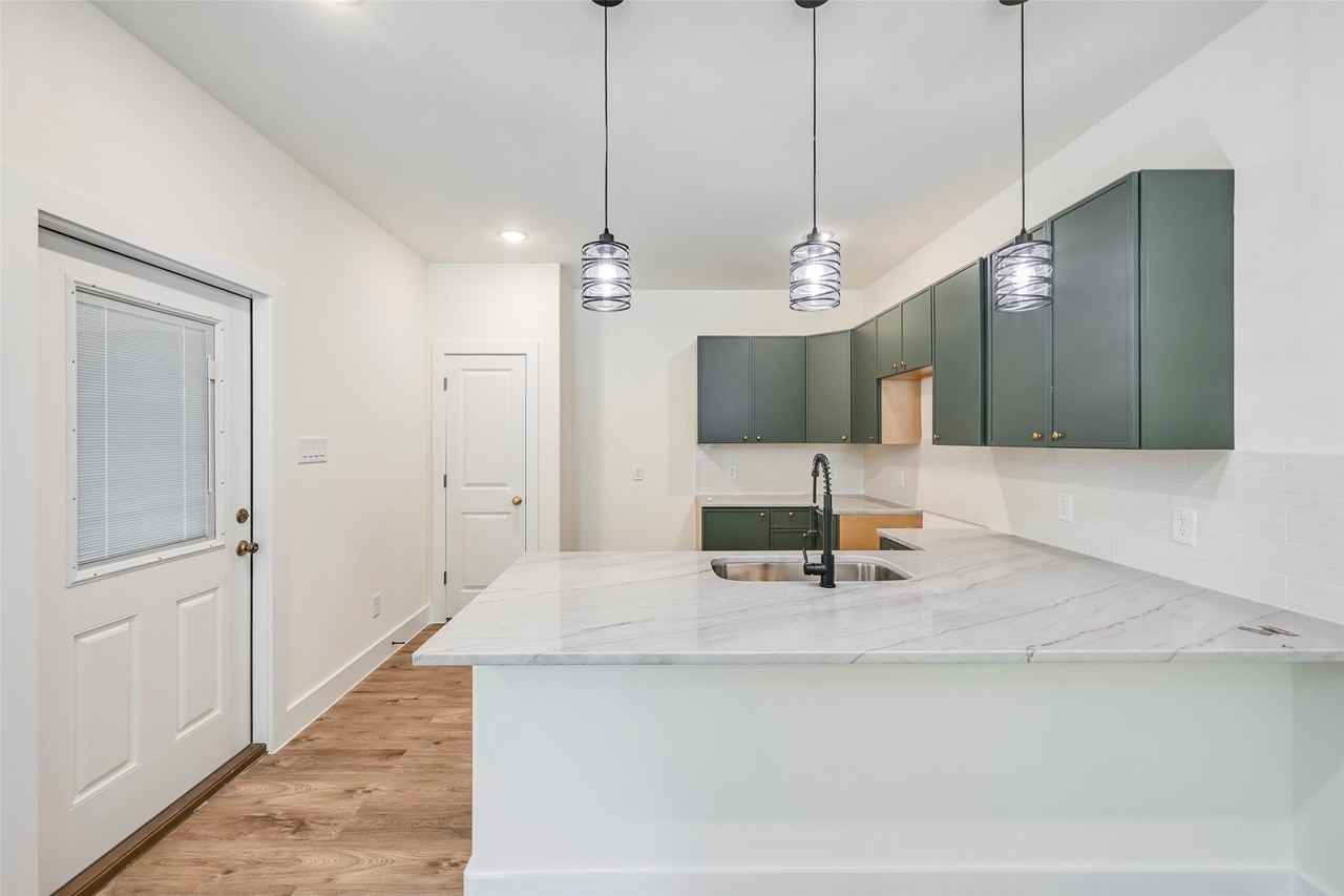 4418 Myrtle St - Photo 4 of 9