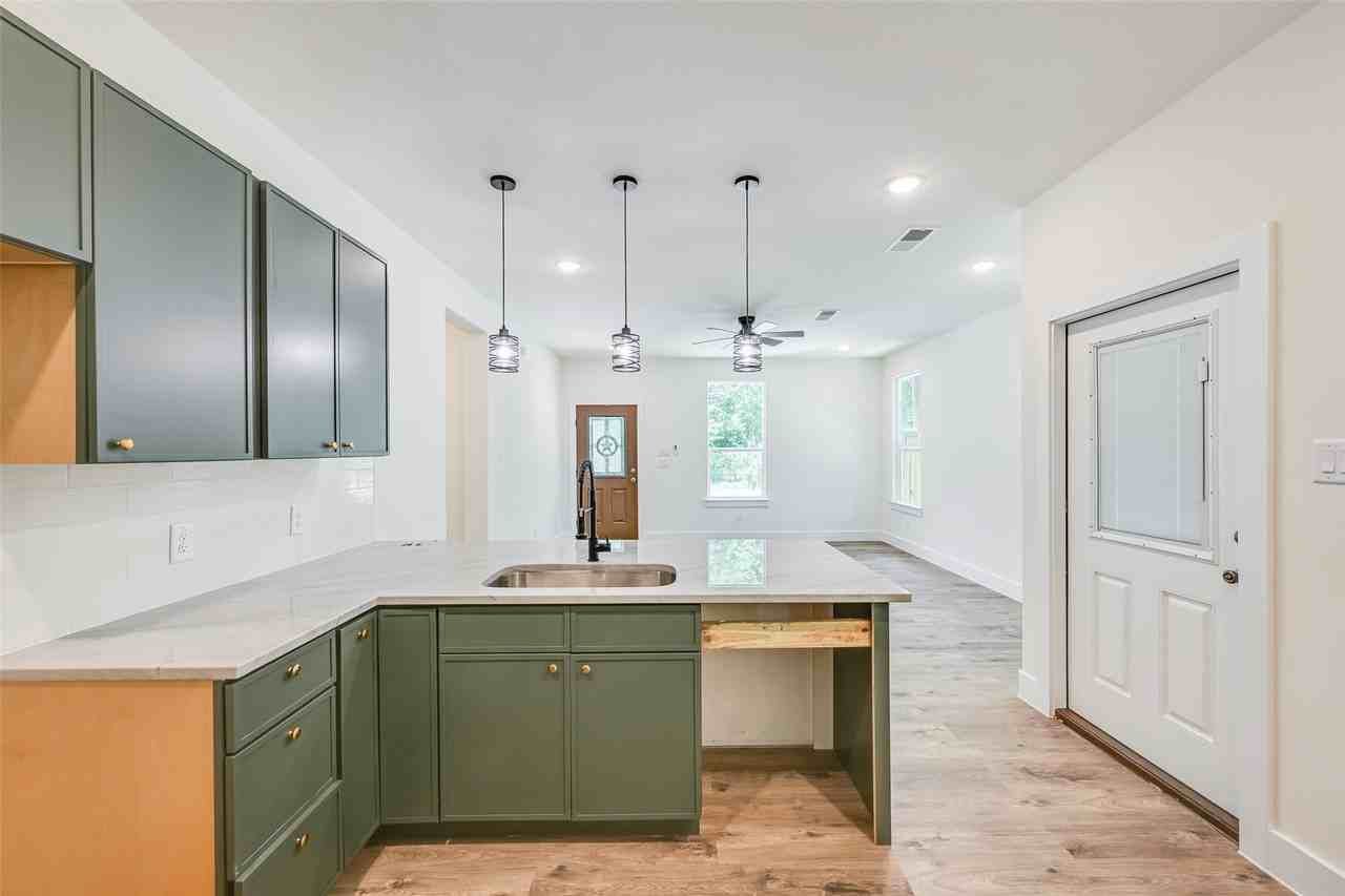 4418 Myrtle St - Photo 5 of 9