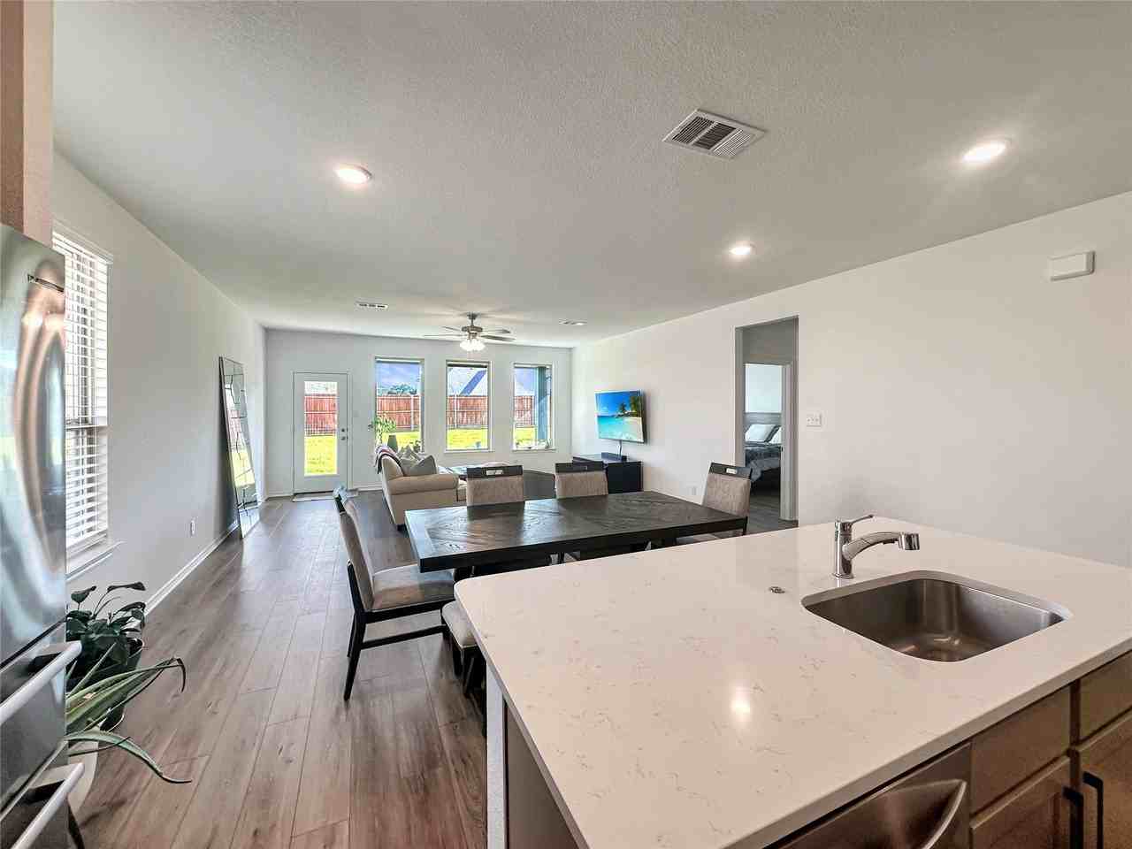 2117 Proteus Dr - Photo 4 of 20