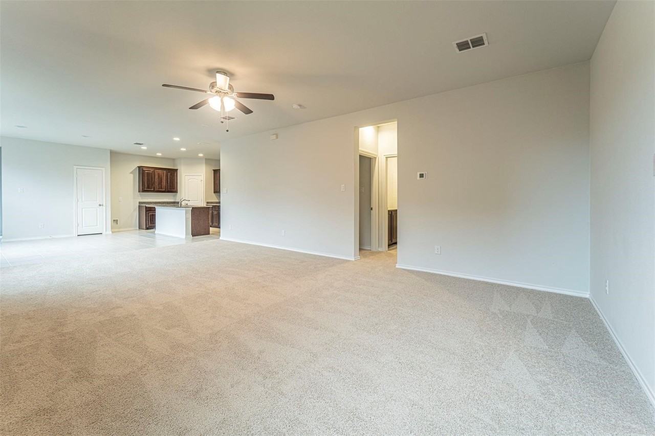 3305 Shortgrass Ln - Photo 2 of 25