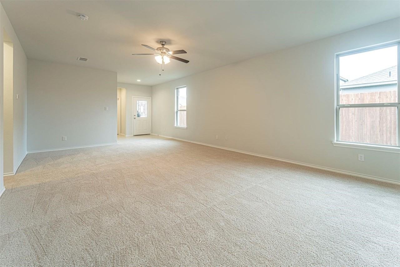 3305 Shortgrass Ln - Photo 4 of 25