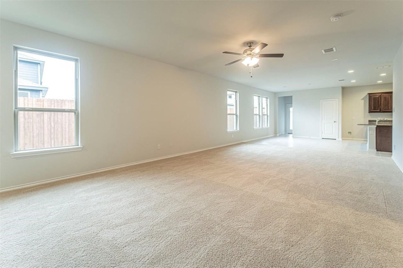 3305 Shortgrass Ln - Photo 5 of 25