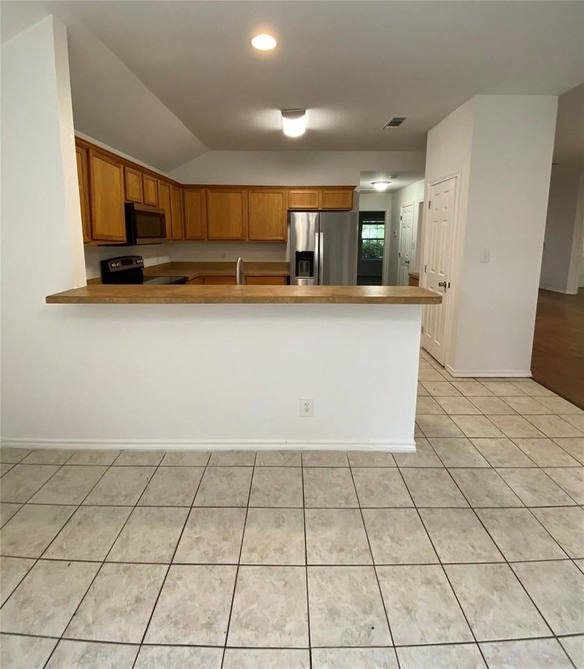2212 Snake River Dr - Photo 3 of 25