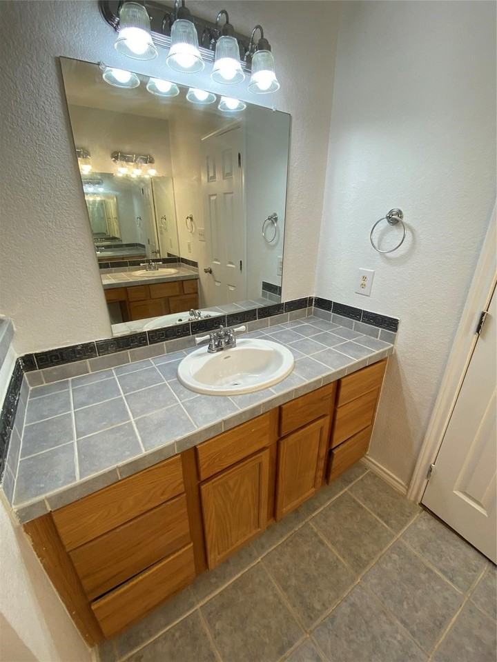 2212 Snake River Dr - Photo 7 of 25