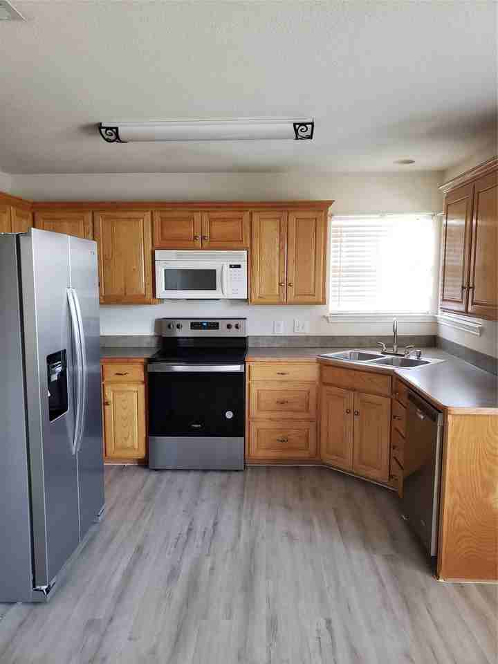 505 Thistle Meade Cir - Photo 3 of 39