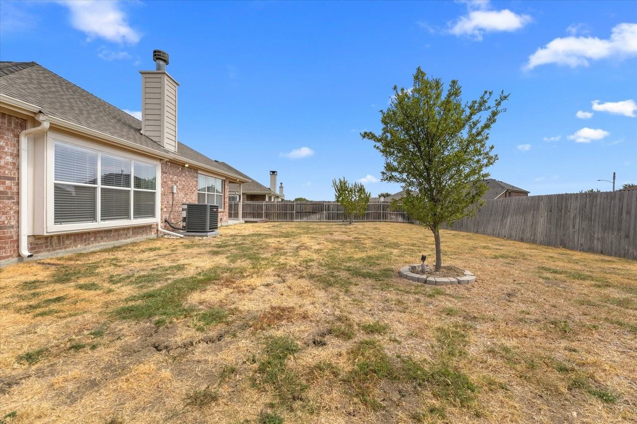 1008 Rosita St - Photo 4 of 30