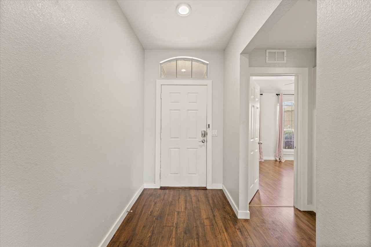 1008 Rosita St - Photo 6 of 30