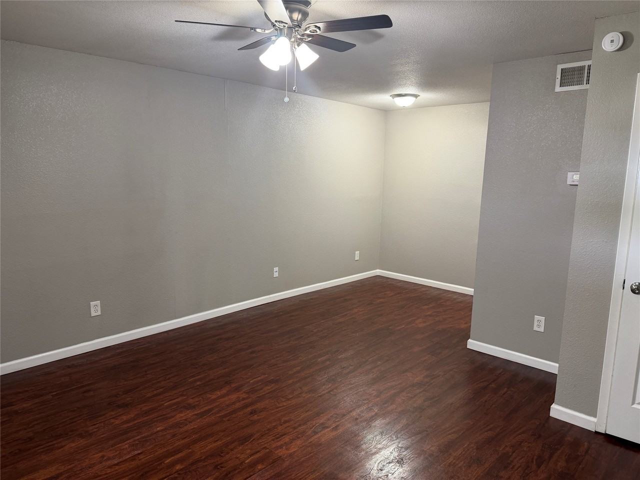 357 Nw Newton Dr - Photo 2 of 5