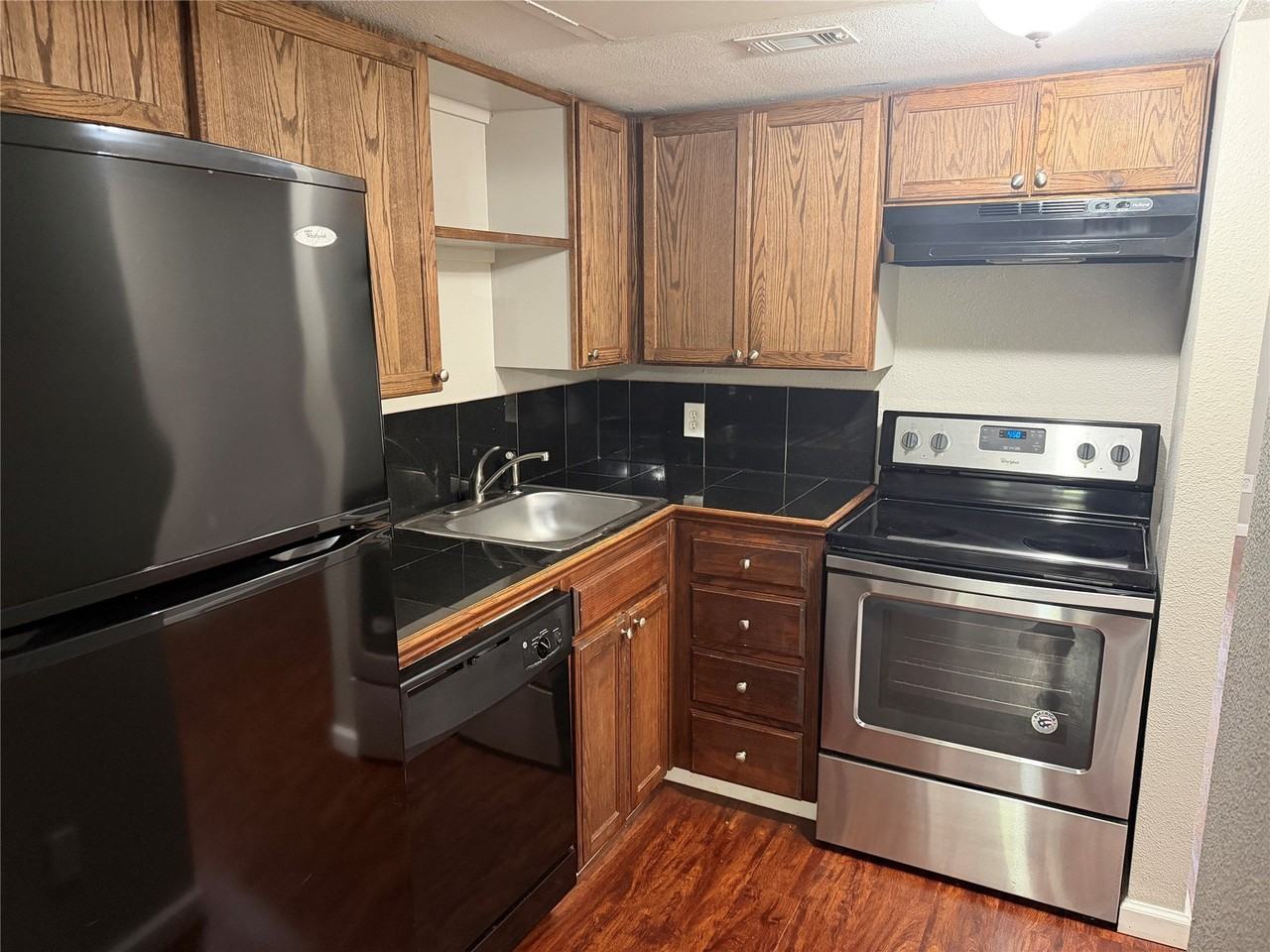 357 Nw Newton Dr - Photo 3 of 5