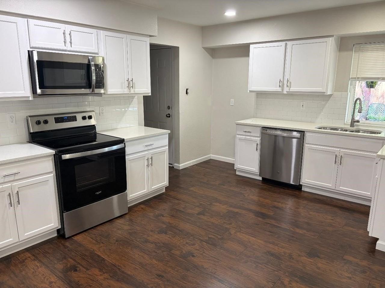 3109 Manchester Dr - Photo 5 of 17