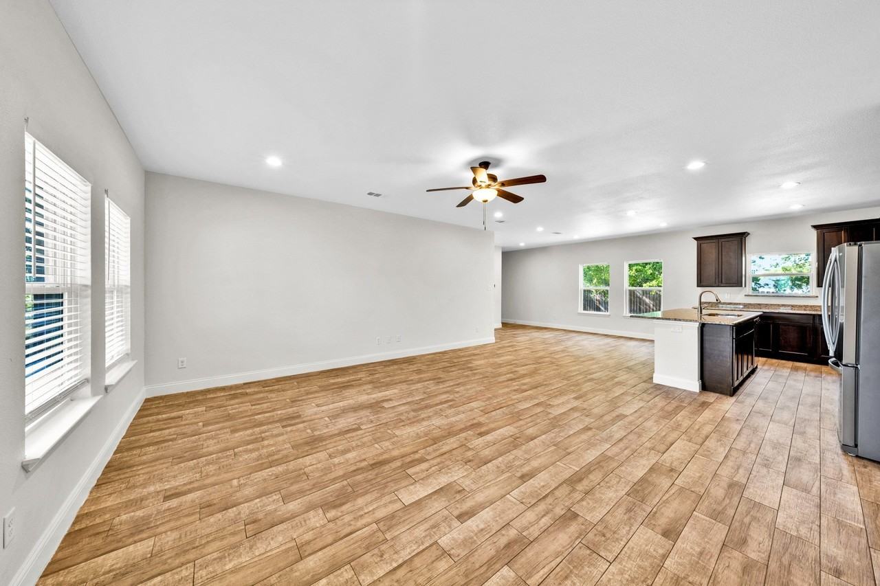 3922 Washington St - Photo 4 of 25