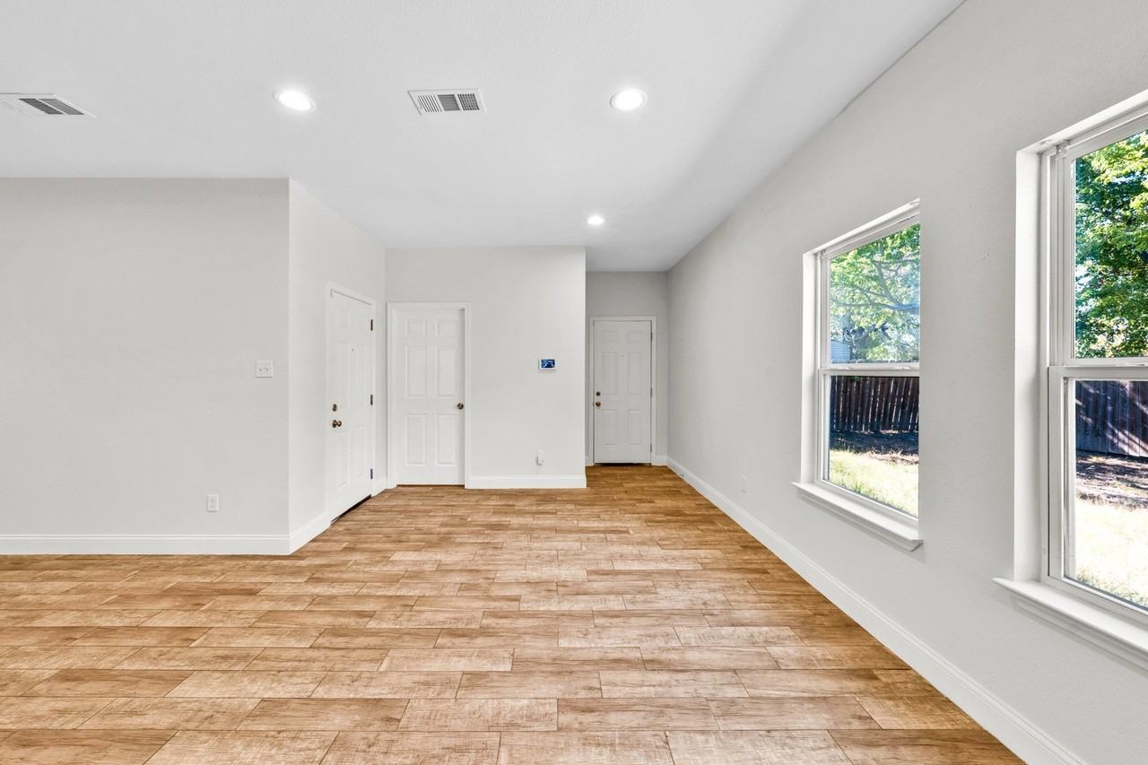 3922 Washington St - Photo 7 of 25