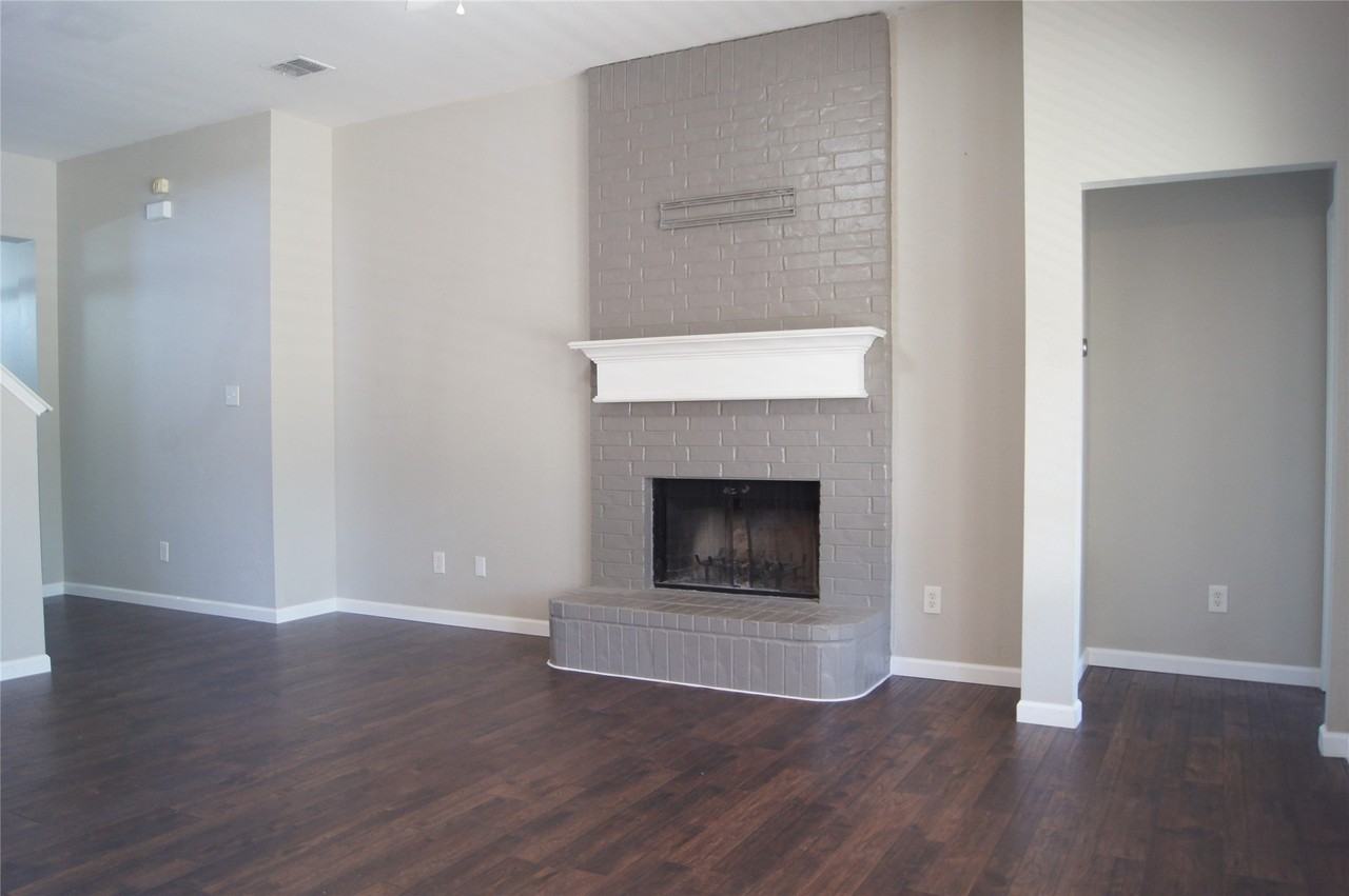 313 Smyth St - Photo 3 of 24