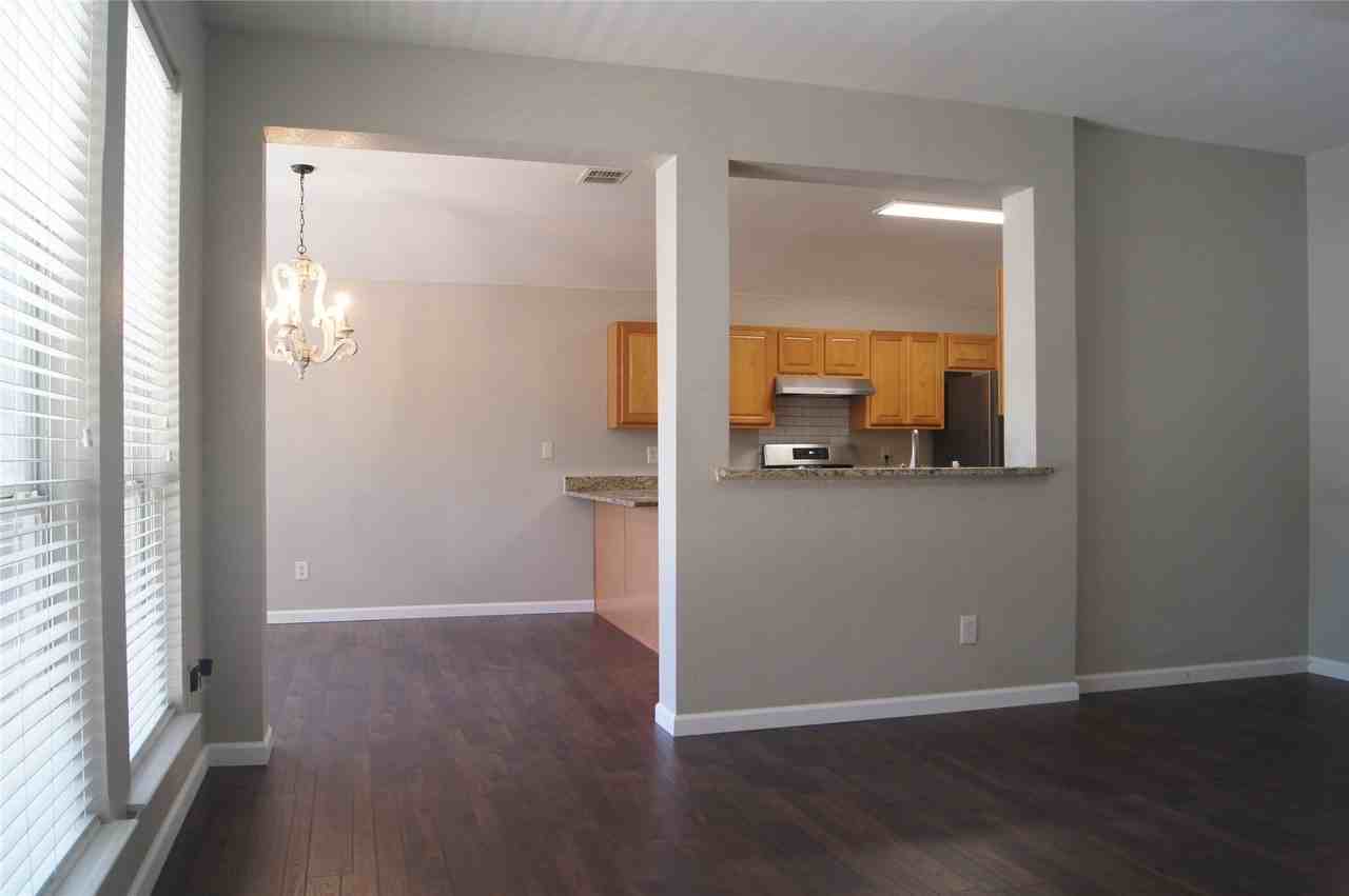 313 Smyth St - Photo 6 of 24