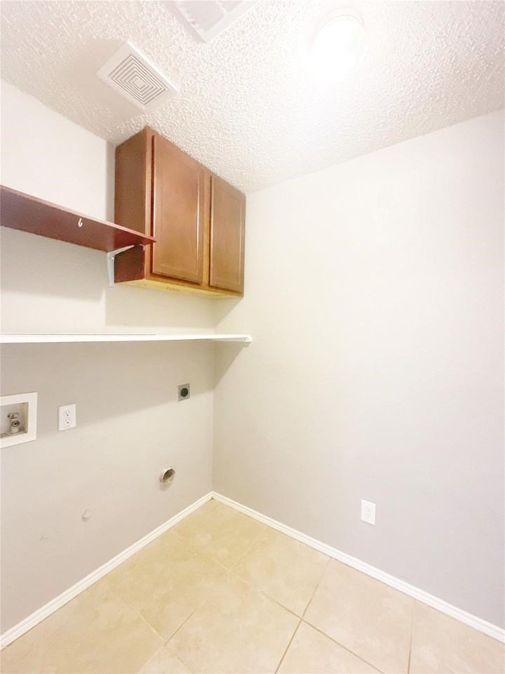 4512 Bellcrest Dr - Photo 3 of 17