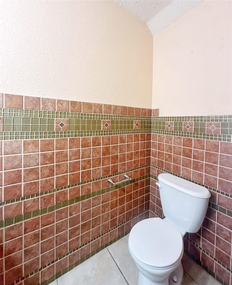 4512 Bellcrest Dr - Photo 4 of 17
