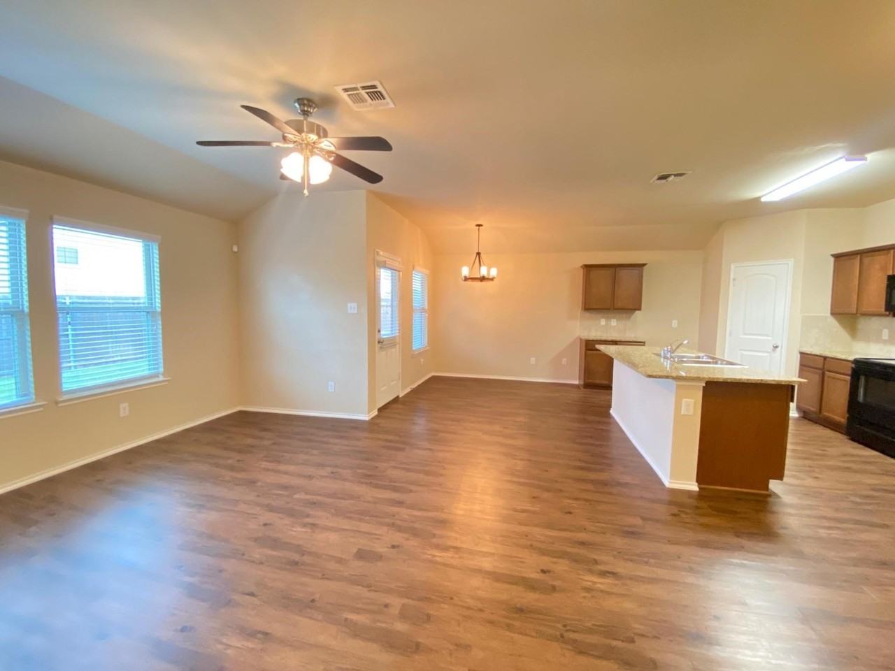 2105 Meadow Park Dr - Photo 3 of 20