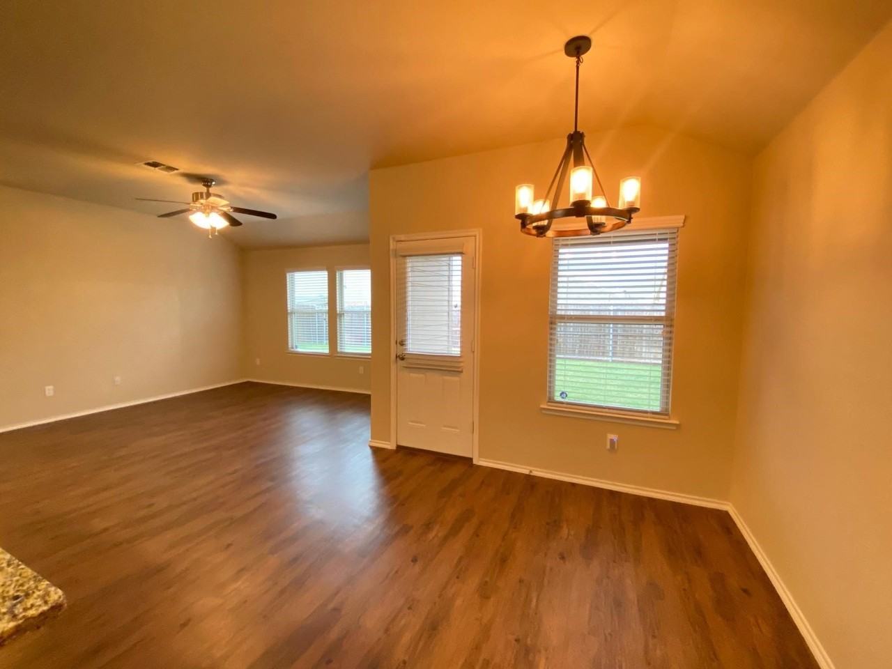 2105 Meadow Park Dr - Photo 4 of 20