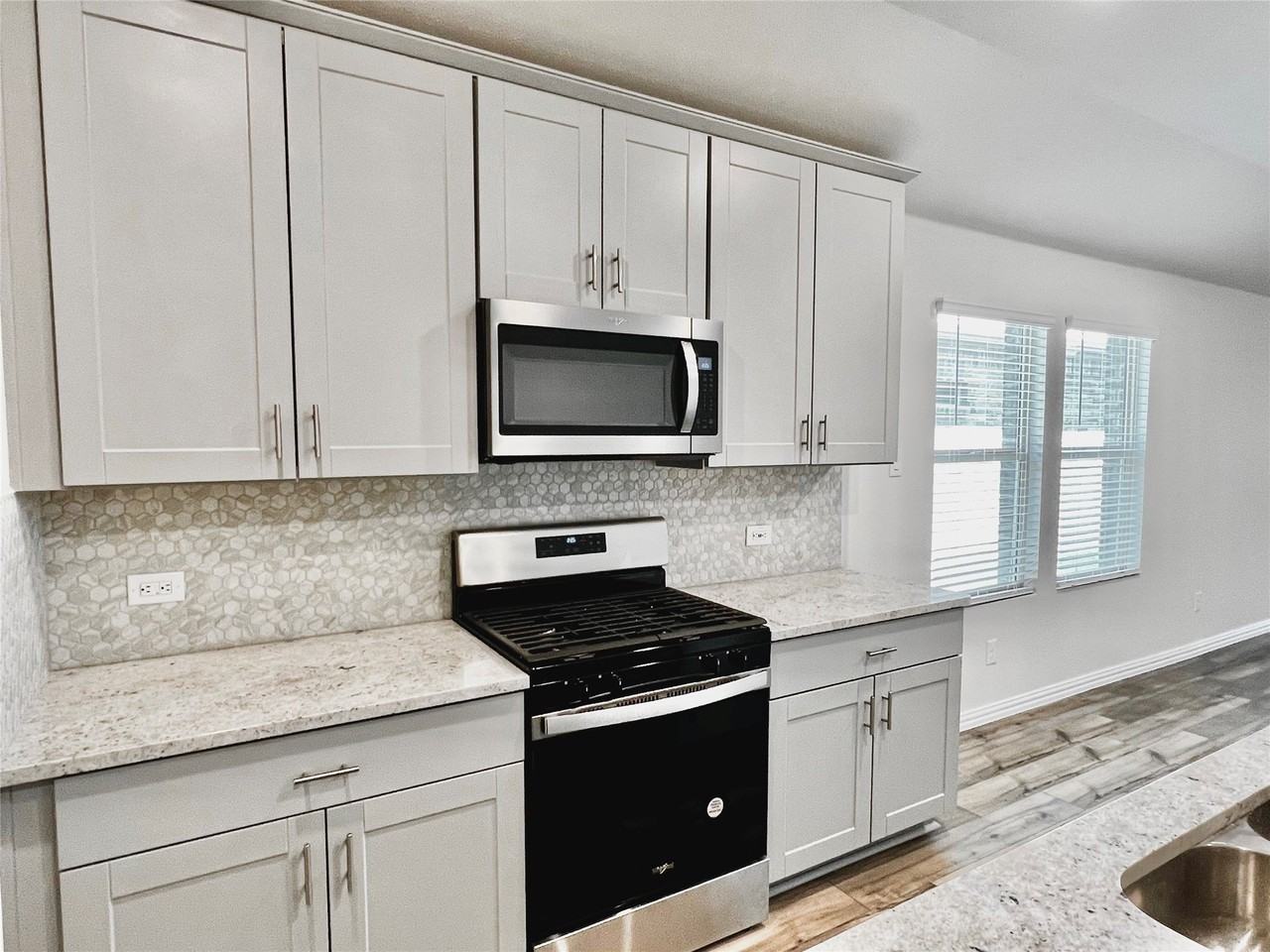 2343 Aspen Hill Dr - Photo 4 of 15