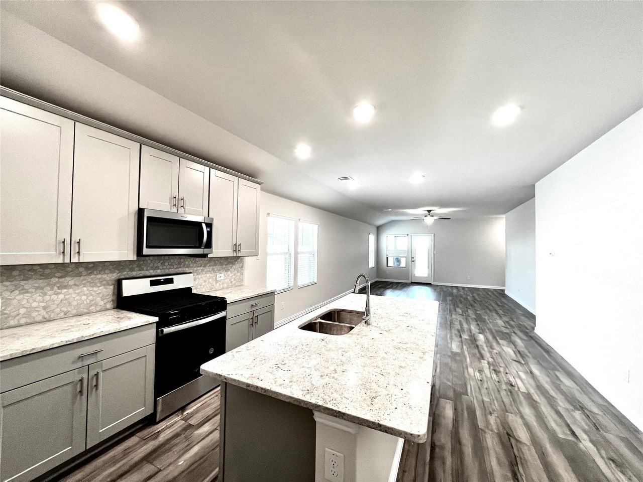 2343 Aspen Hill Dr - Photo 5 of 15