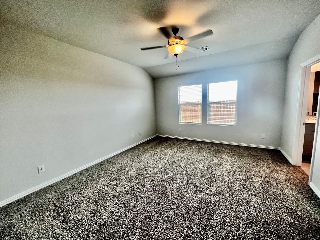 2343 Aspen Hill Dr - Photo 6 of 15