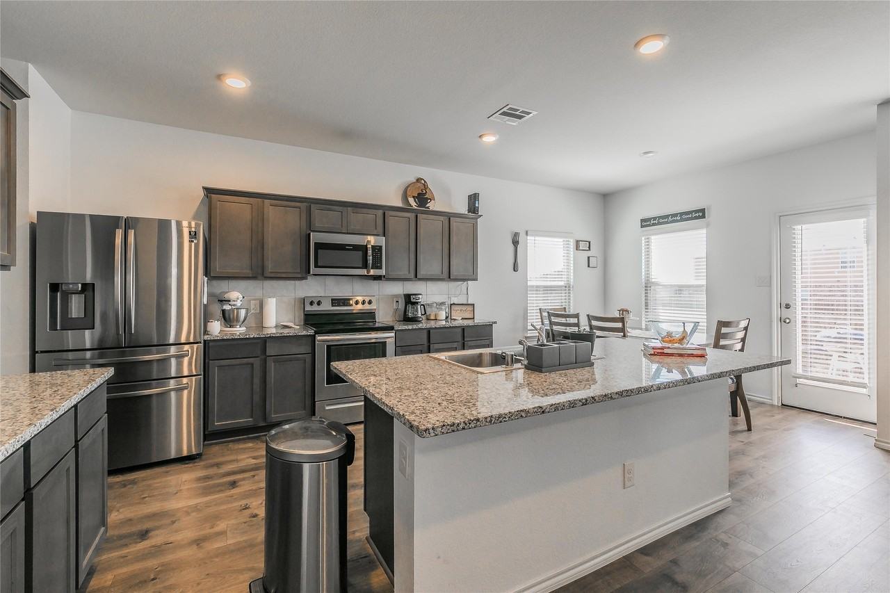 2405 Lupton St - Photo 4 of 23