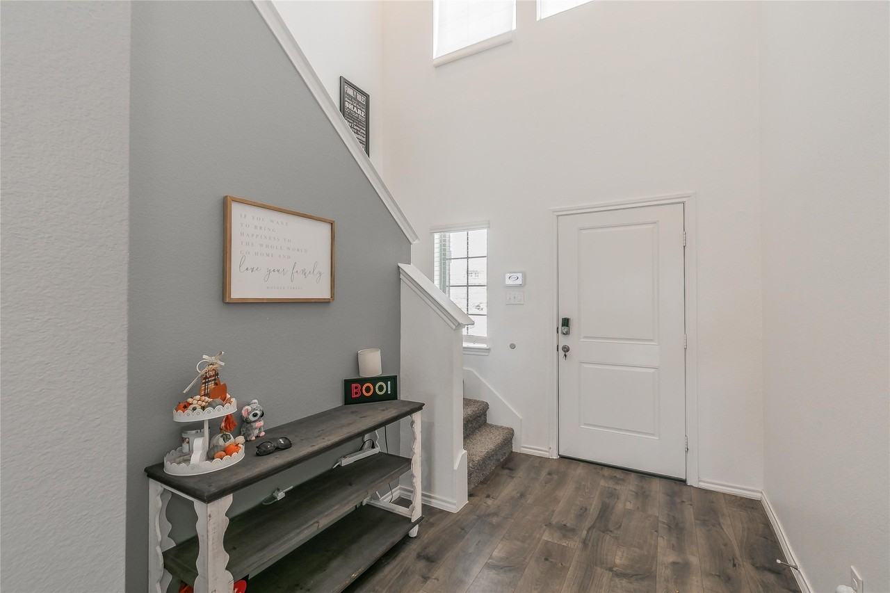 2405 Lupton St - Photo 7 of 23