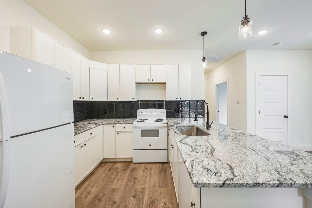 1710 Driskell St - Photo 2 of 10