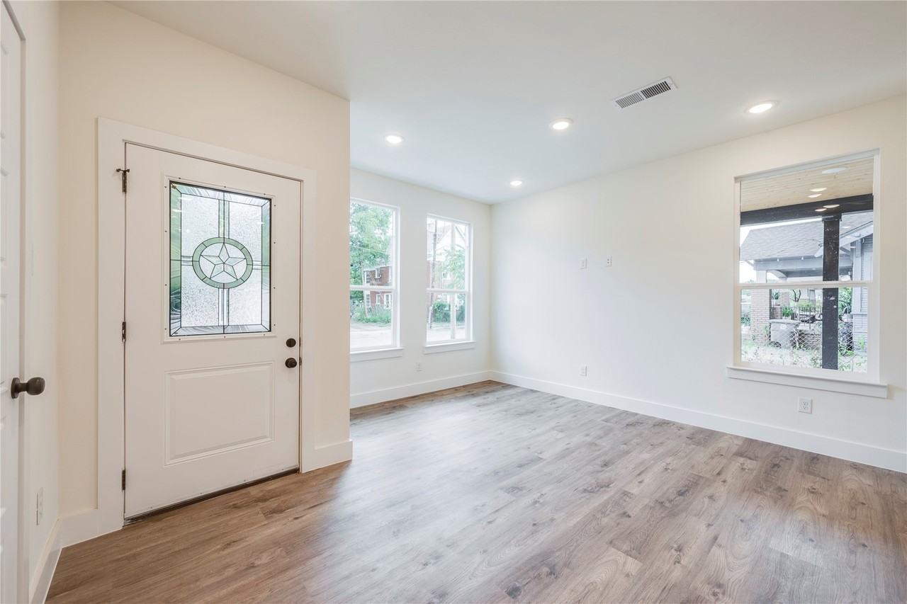 1710 Driskell St - Photo 3 of 10