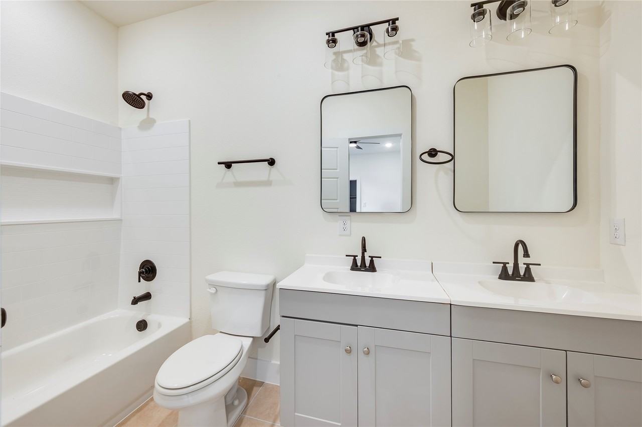1710 Driskell St - Photo 5 of 10