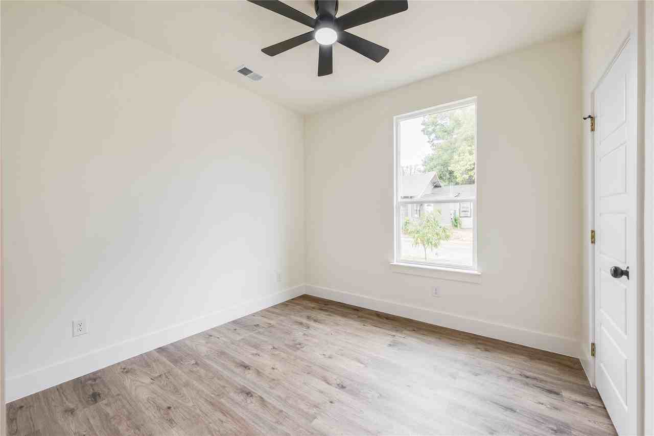1710 Driskell St - Photo 7 of 10