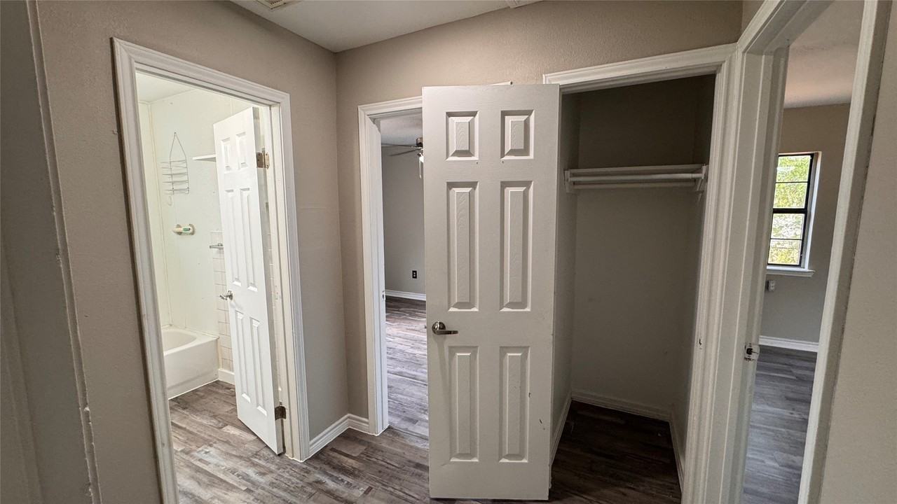 1229 Seminole Dr - Photo 3 of 9