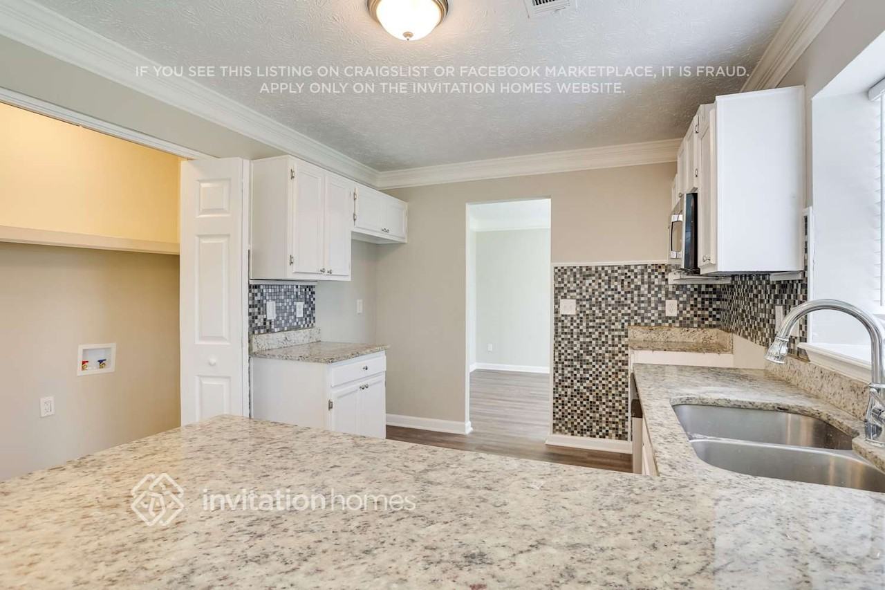 6574 Eastbriar Dr - Photo 6 of 25