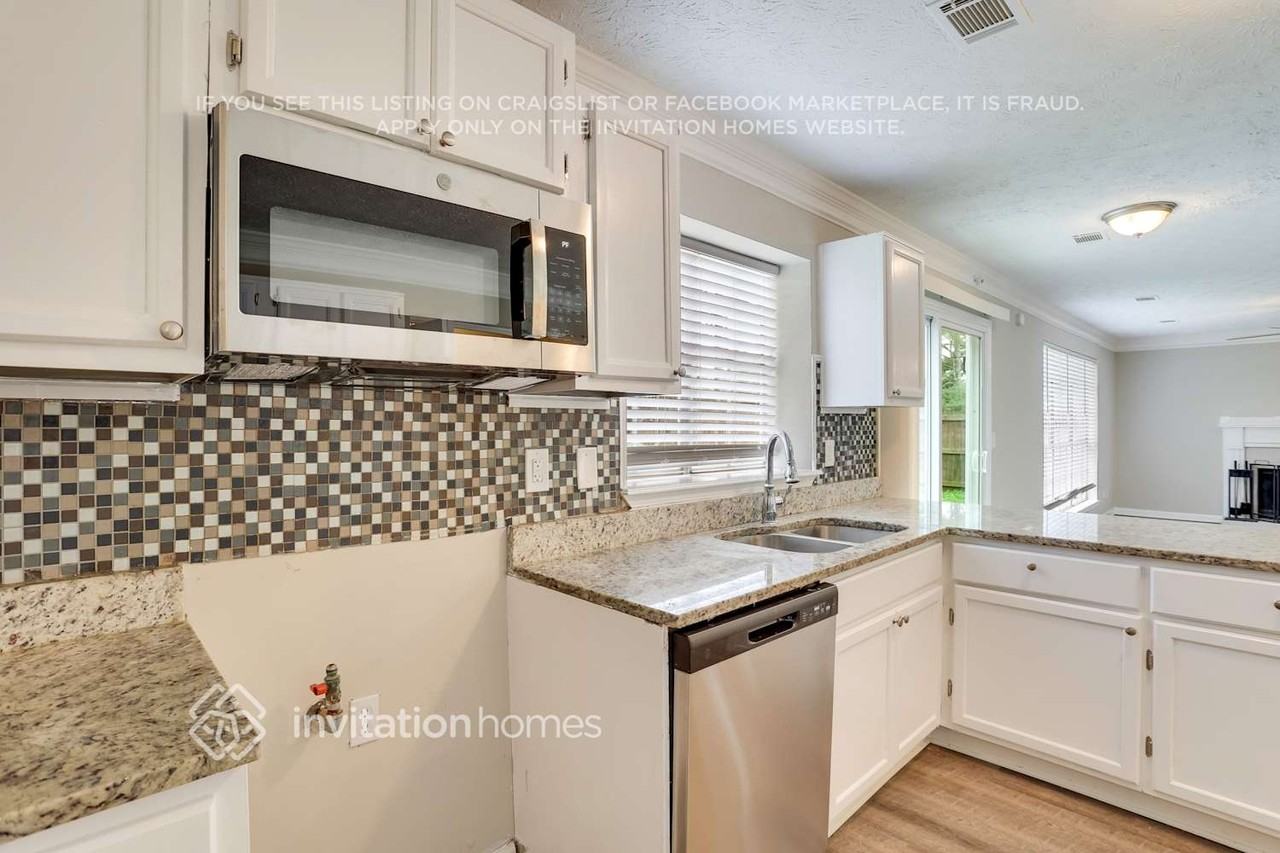 6574 Eastbriar Dr - Photo 7 of 25
