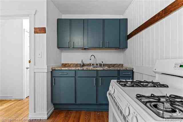 2405 Field St 3rd Fl - Photo 4 of 14