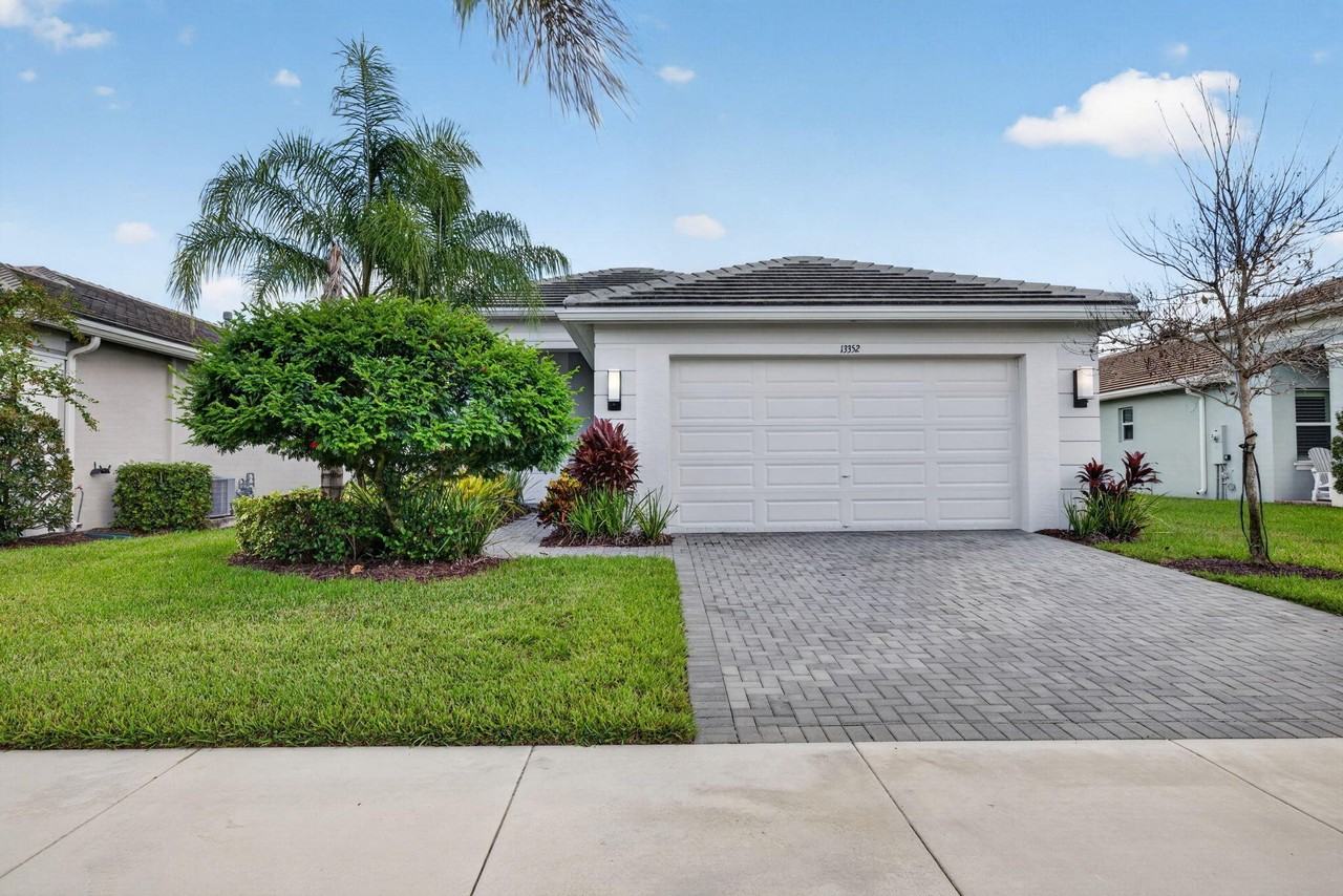 13352 Sw River Rock Rd - Photo 3 of 50