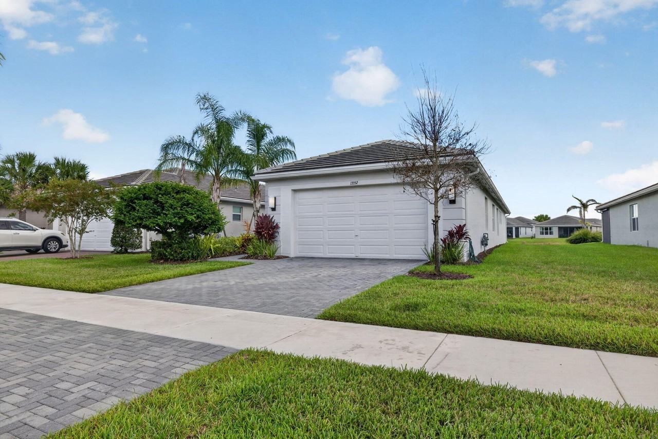 13352 Sw River Rock Rd - Photo 4 of 50