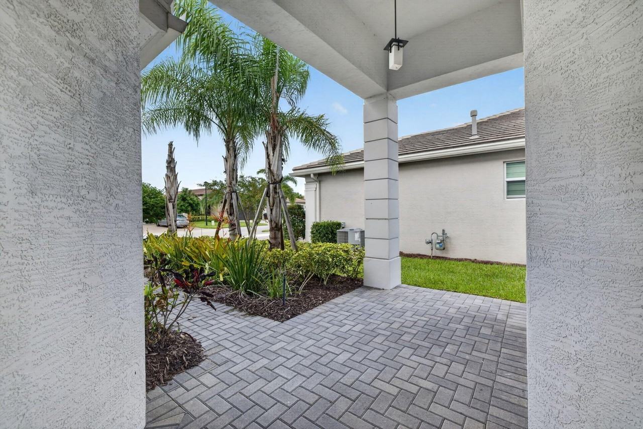 13352 Sw River Rock Rd - Photo 6 of 50