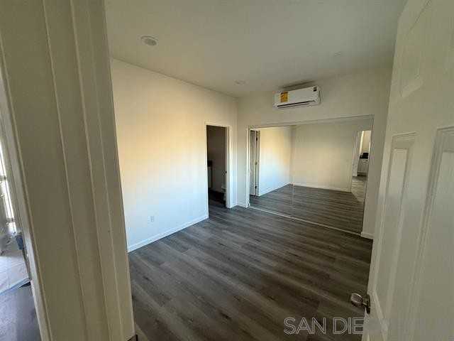2049 E Palmyra Ave - Photo 3 of 9