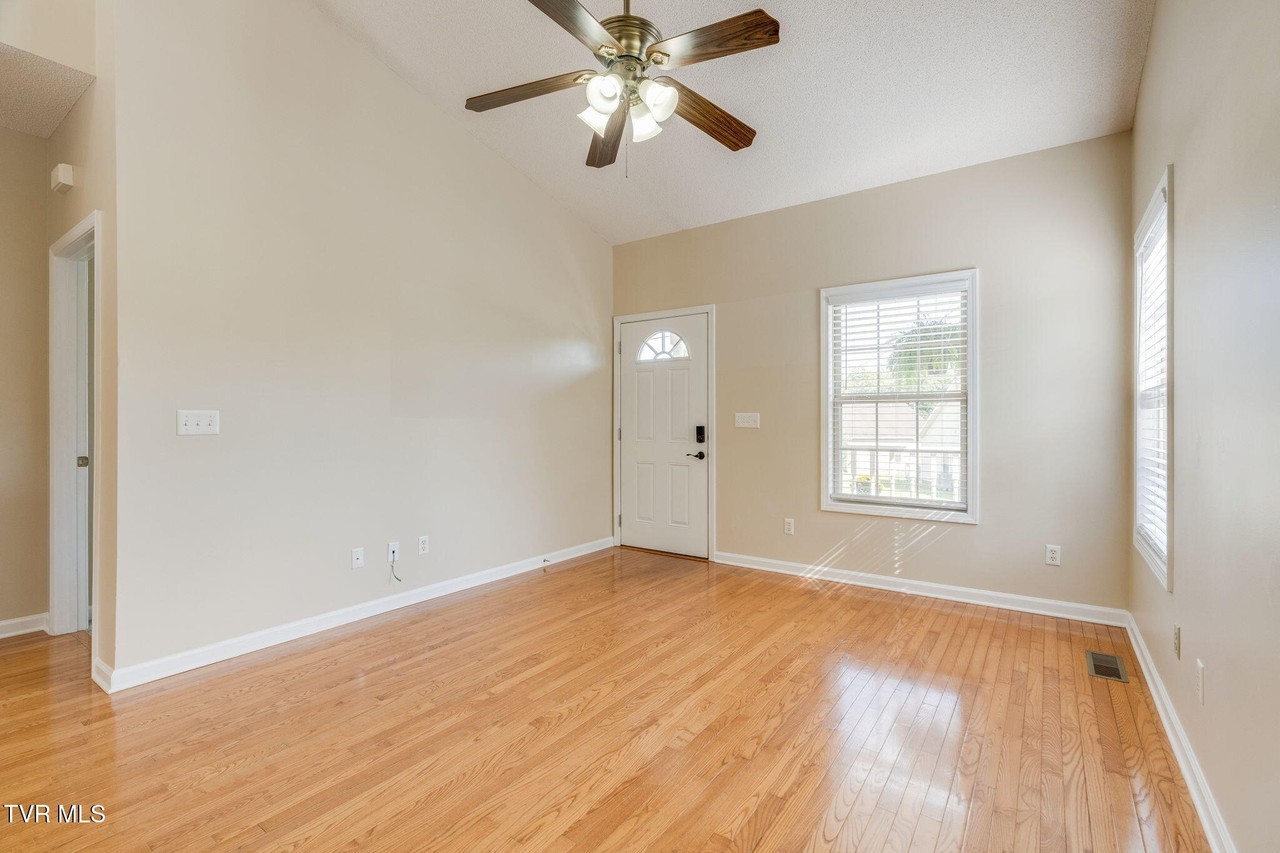 263 Main Street Village Dr - Photo 6 of 25