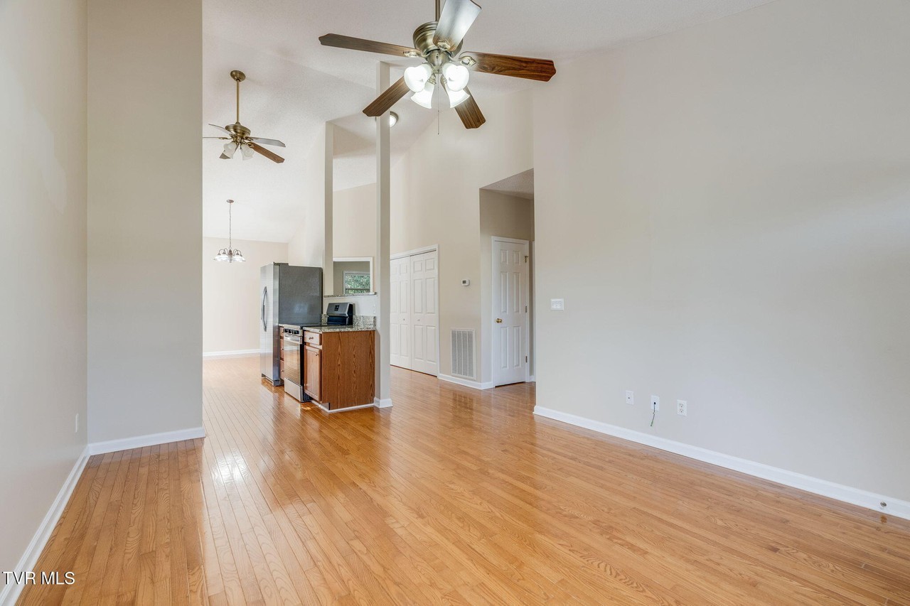 263 Main Street Village Dr - Photo 7 of 25