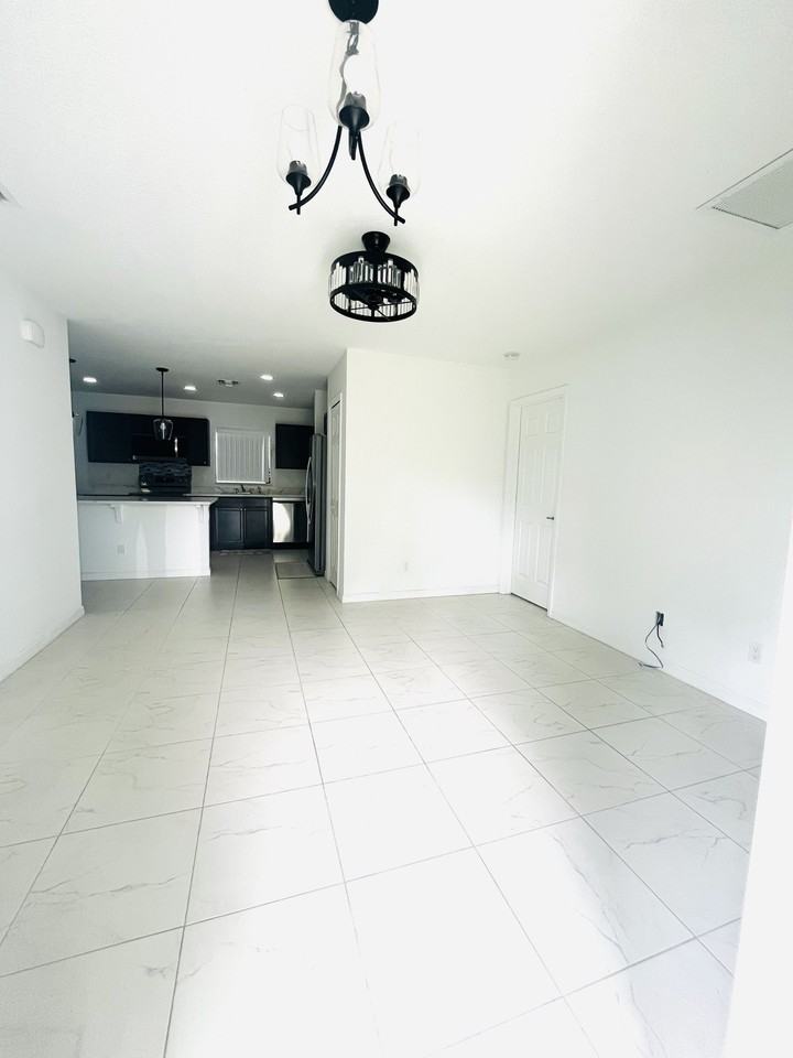 5113 Sunset Blvd #1 - Photo 3 of 15