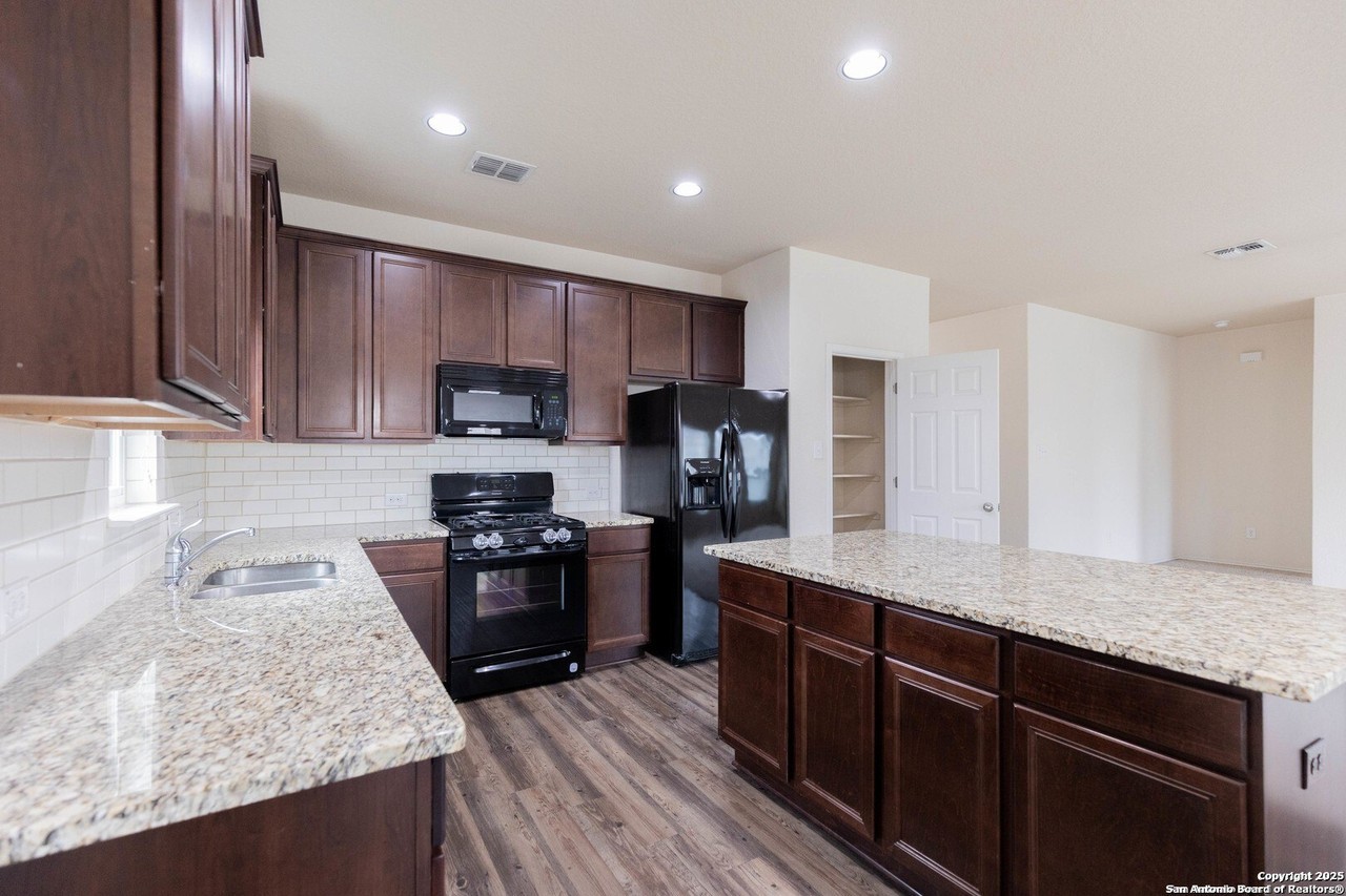 2614 Pismo Bch - Photo 7 of 28