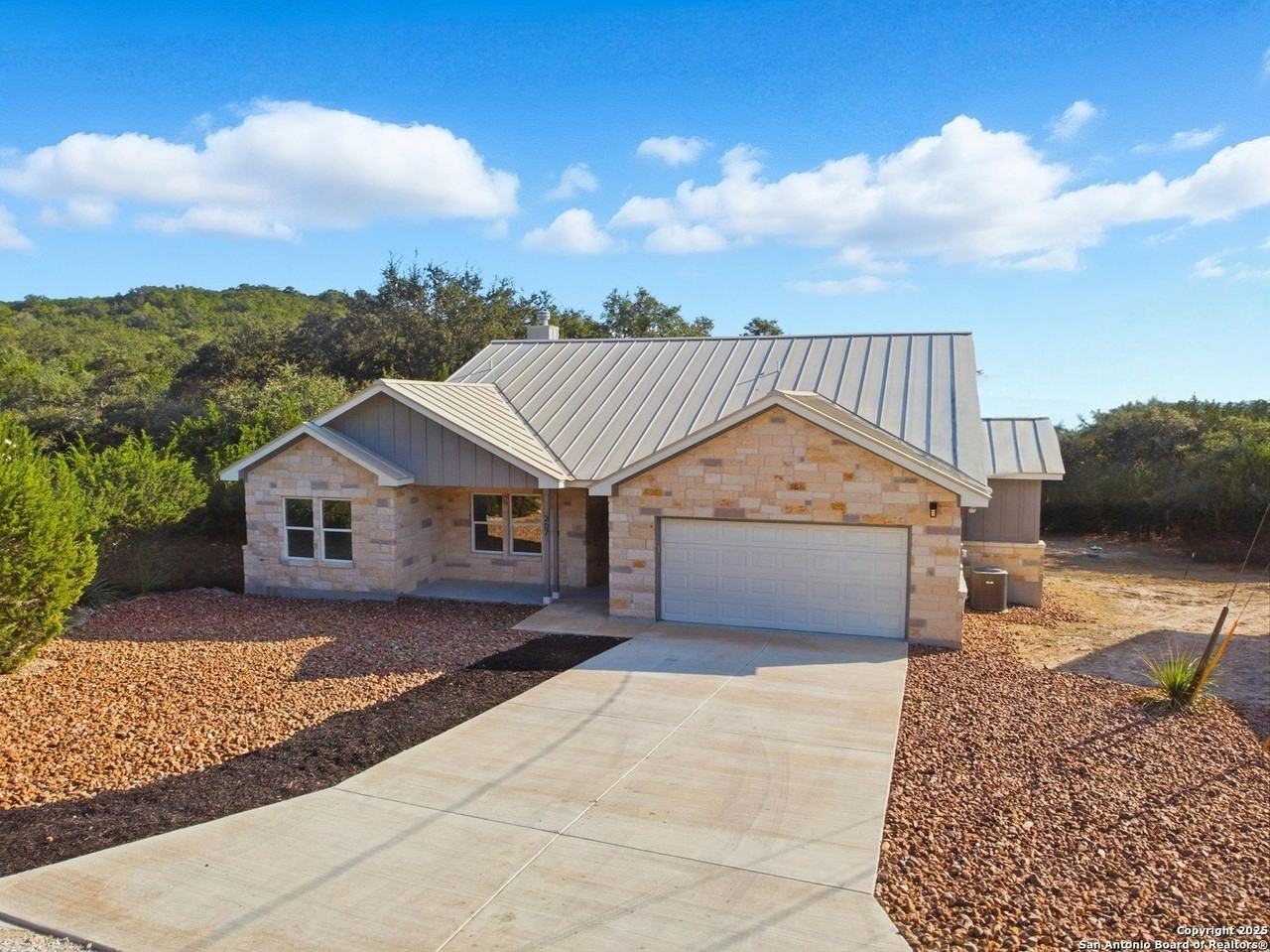 207 Deer Oaks Dr - Photo 5 of 40