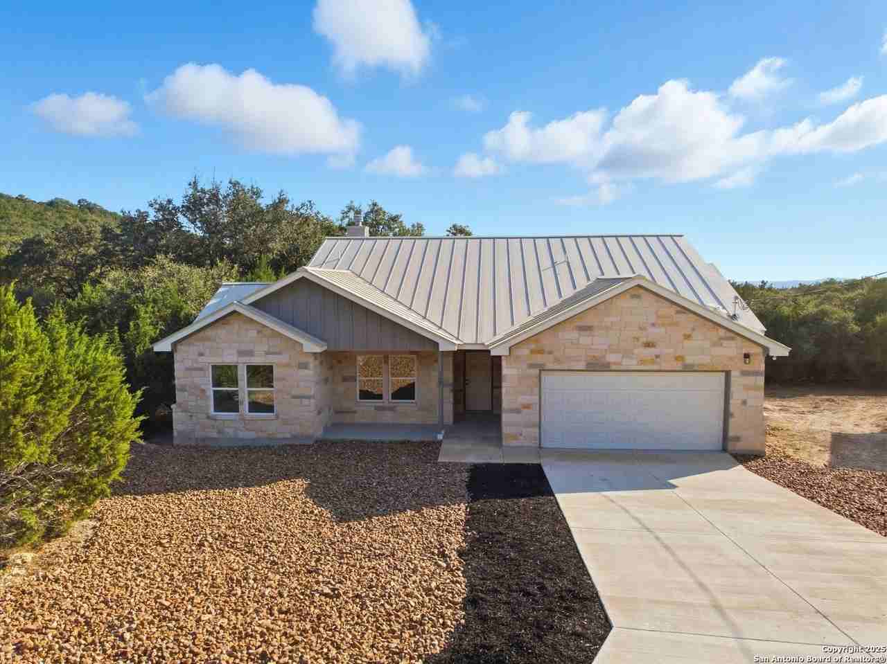 207 Deer Oaks Dr - Photo 6 of 40