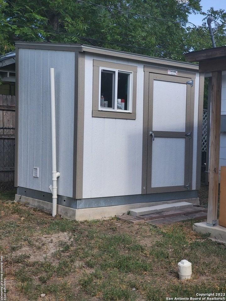 1107 Ada St - Photo 3 of 4